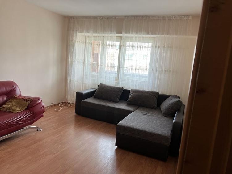 Inchiriez apartament 3 camere - 1