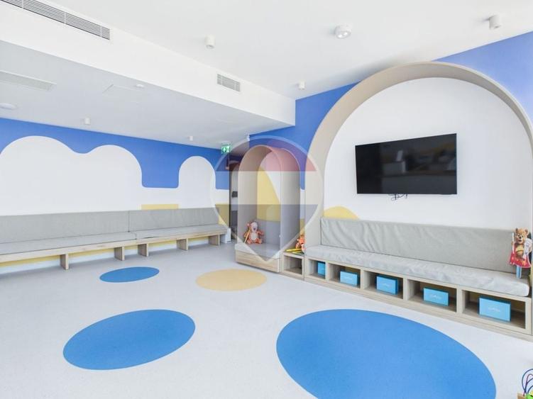 Spațiu comercial, de 261.39999389648 mp, în Unirii
