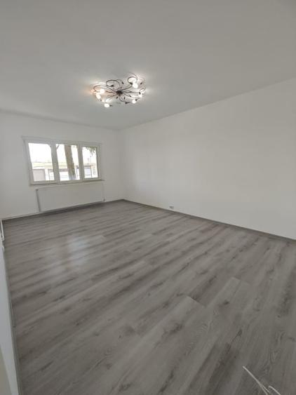 Apartament spațios,de vanzare, 3 camere, 98 mp, zona Petru Rares - 1