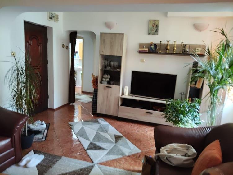 Apartament cu 2 camere în Telecabinei
