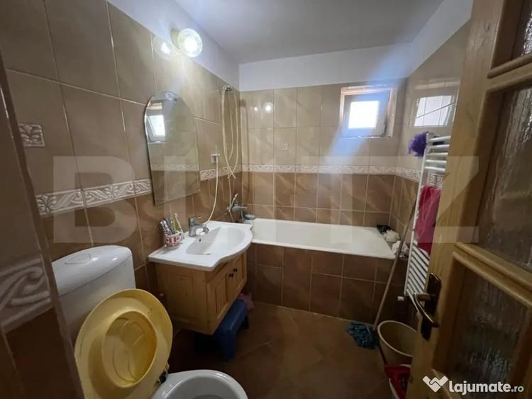 Apartament cu 4 camere decomandat în Central