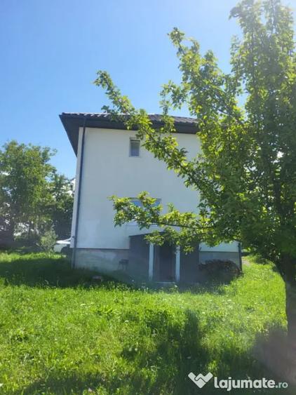 Casă cu 3 camere cu Teren 700 Mp în Dumbrăvița