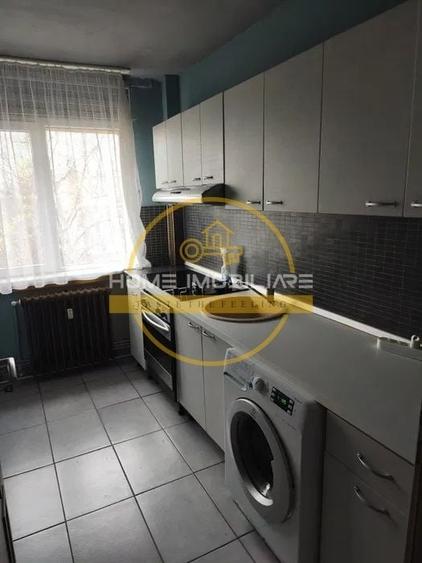 Apartament cu 3 camere semidecomandat, mobilat în Tătărași