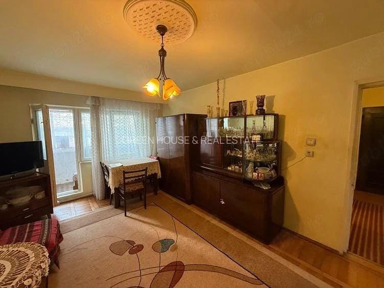 Apartament cu 3 camere decomandat în Piața Centrală