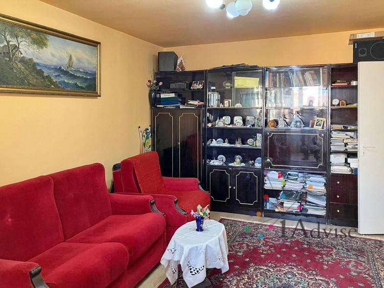 Apartament cu 2 camere decomandat în Tractorul