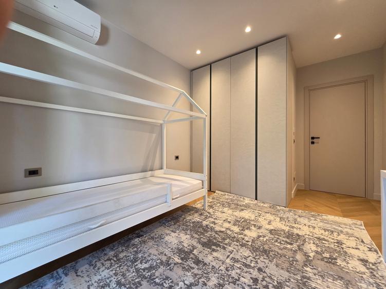 Apartament cu 4 camere decomandat în Iancu Nicolae