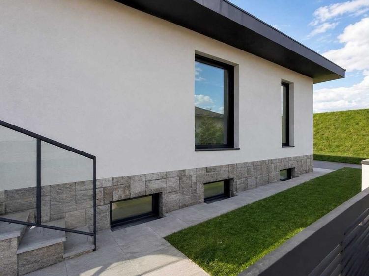 Casă cu 4 camere în Exterior Vest