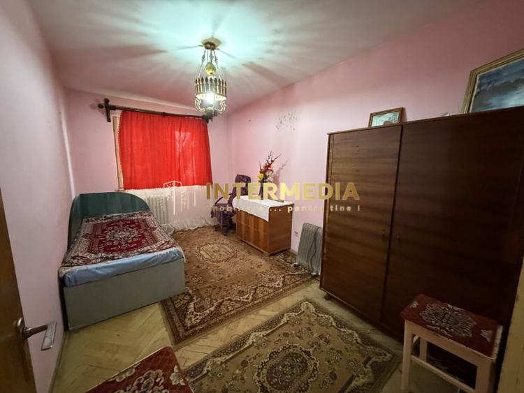 Apartament cu 2 camere decomandat, mobilat în Cetate