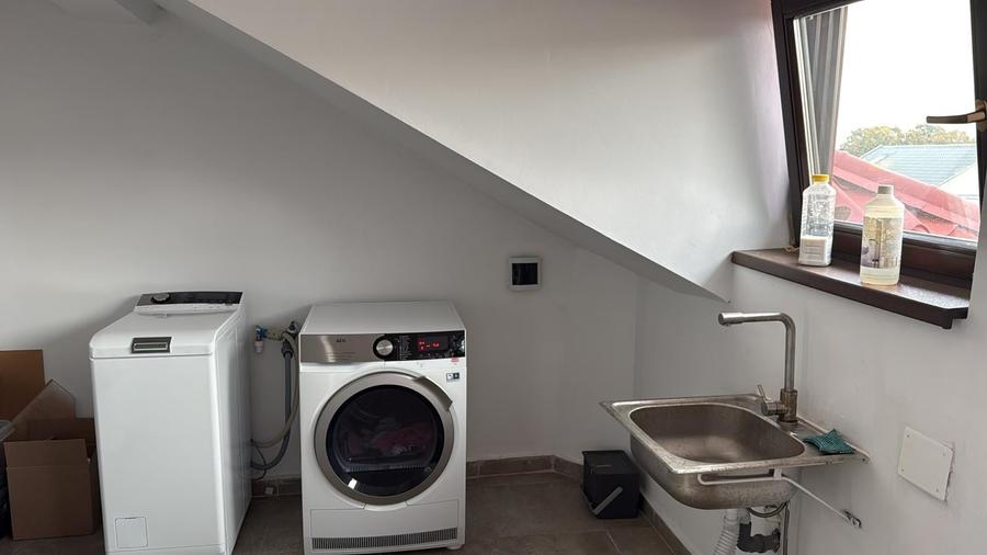 Apartament cu 4 camere semidecomandat în Cotroceni