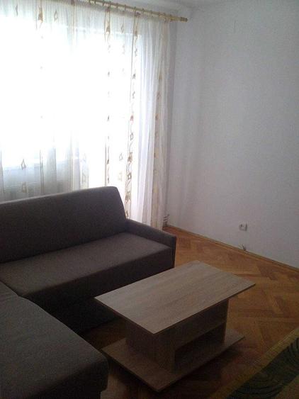 Apartament cu 2 camere semidecomandat în Cetate
