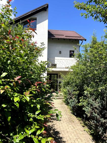 Casă cu 4 camere în Tractorul