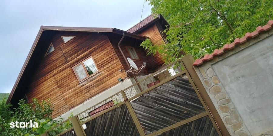 Casa la tara locuibila, cu gradina, ideala pentru liniste si relaxare - 1
