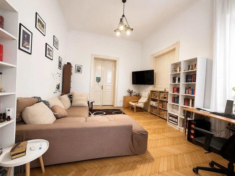 Apartament cu 4 camere decomandat în Central