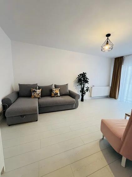 Apartament cu 2 camere semidecomandat, mobilat în Florești