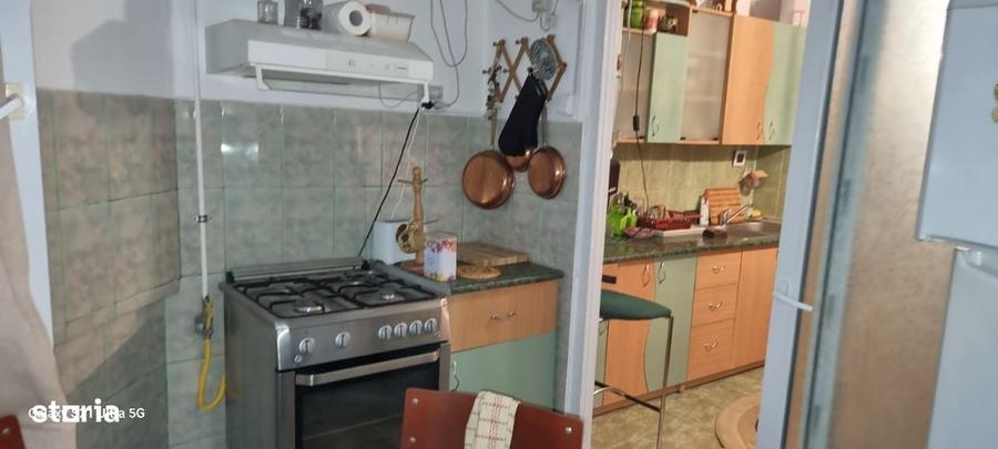 Apartament cu 3 camere decomandat în Ostroveni