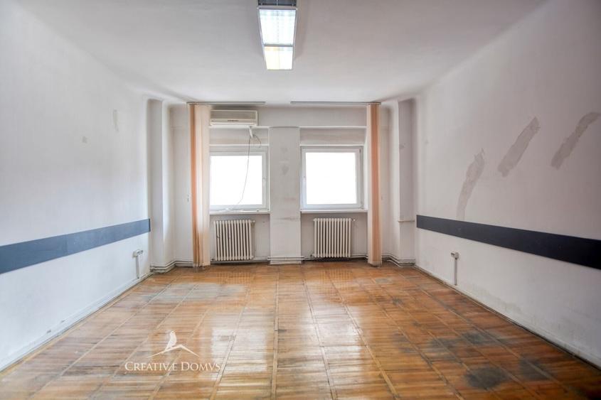 Birou, de 80 mp, în Universitate