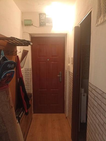 Apartament cu 2 camere nedecomandat în Simeria