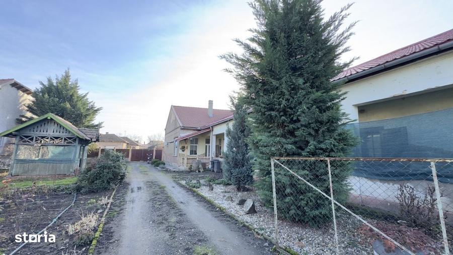 Casă cu 4 camere în Central