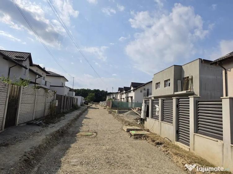 Casă cu 4 camere cu Teren 300 Mp în Găvana