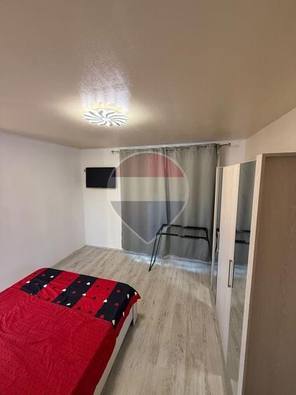 Apartament cu 3 camere decomandat, mobilat în Dumbrăvița