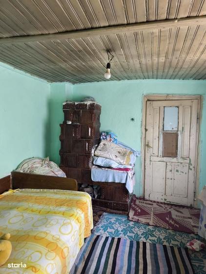Casă cu 2 camere cu Teren 2160 Mp în Poienarii Burchii