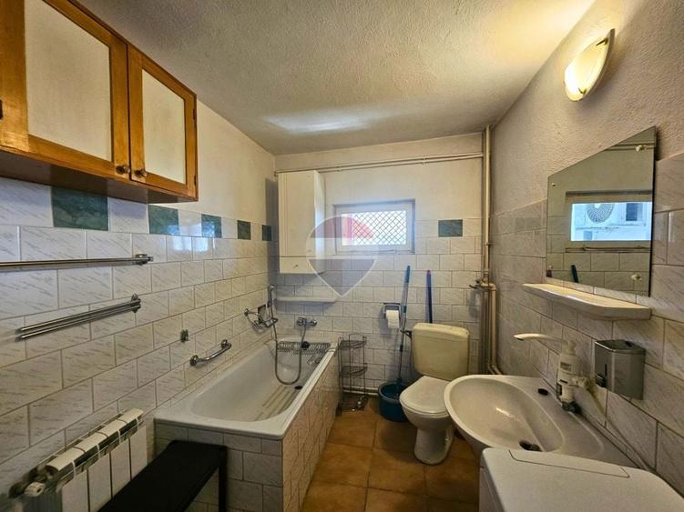 Casă individuală cu 6 camere cu Teren 276 Mp în Păulești