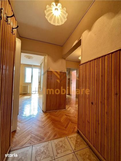 Apartament cu 3 camere în Decebal