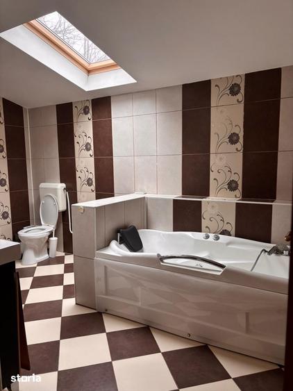 Casă cu 5 camere cu Teren 2250 Mp în Central