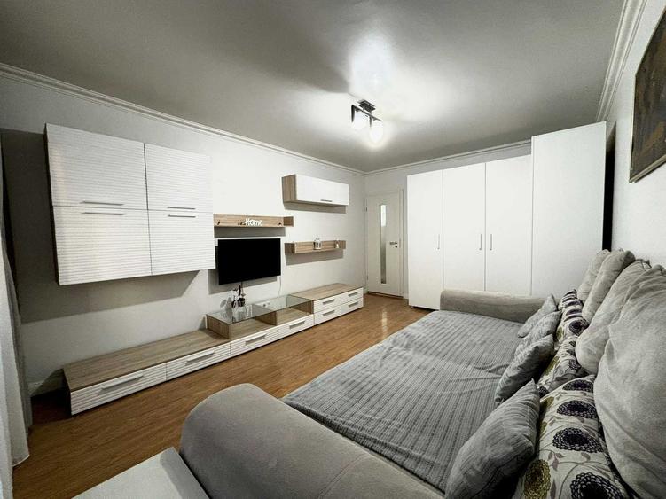 Apartament cu 3 camere decomandat în Baba-Dochia