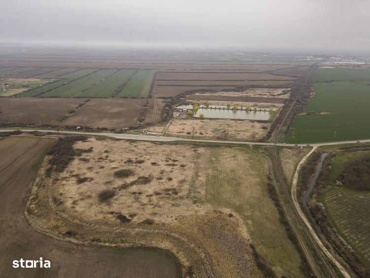 Teren de 8600 mp, în Ineu