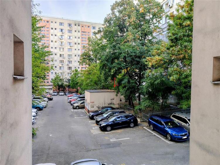 Apartament cu 4 camere decomandat în Titan
