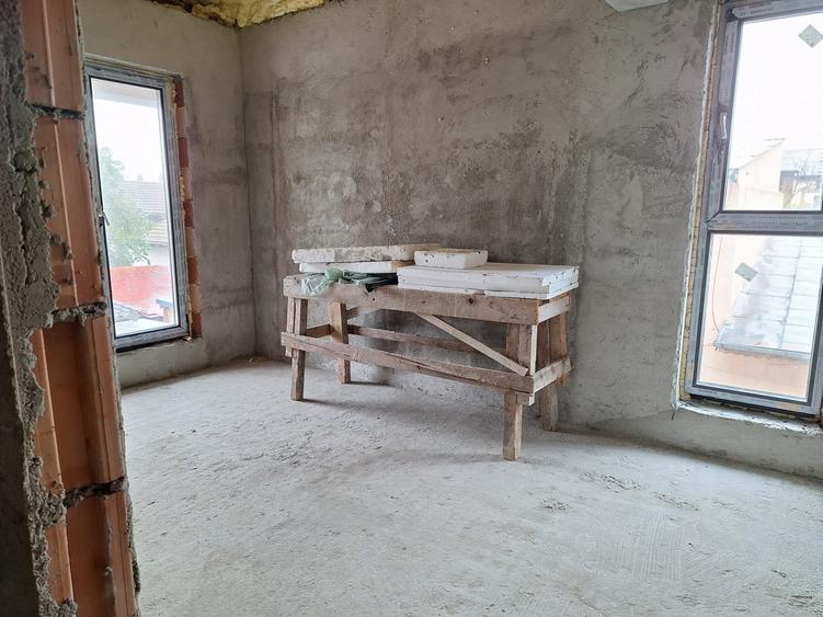 Duplex cu 5 camere cu Canalizare în Chitila