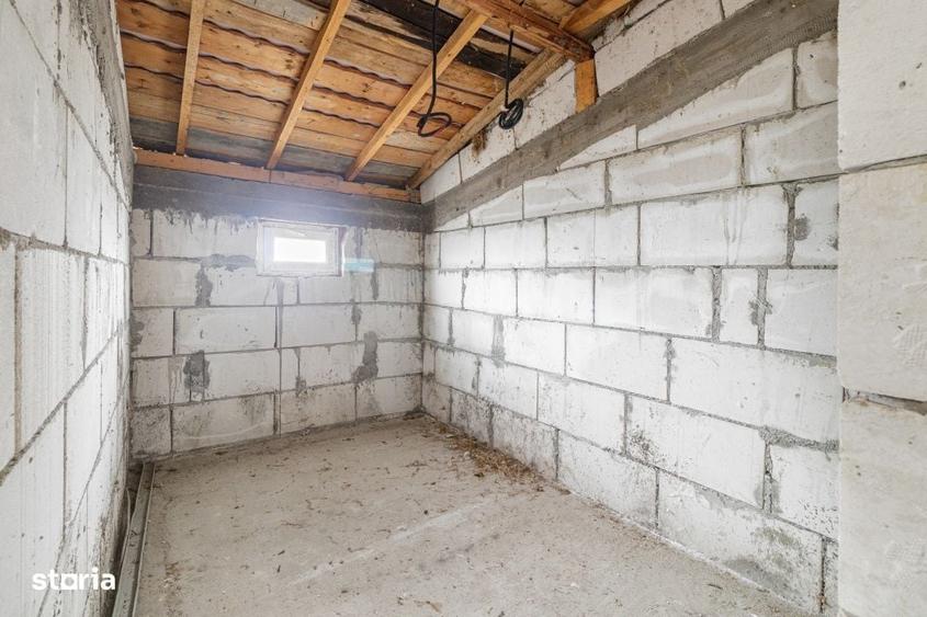 Casă cu 4 camere cu Teren 2000 Mp în Periș