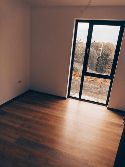 Duplex cu 4 camere cu Canalizare în Central