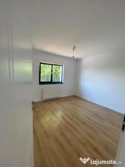 Casă cu 3 camere în Valea Adâncă