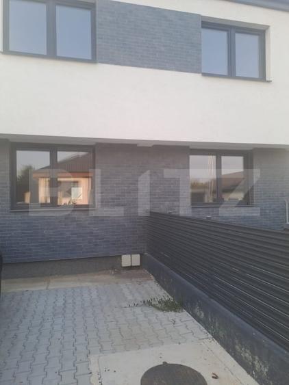 Duplex cu 3 camere cu Canalizare în Sânpetru