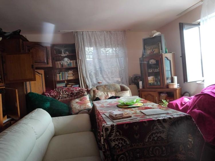 Casă individuală cu 4 camere cu Canalizare în Bariera Vâlcii