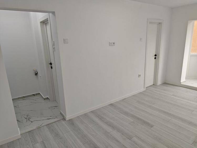 Garsoniera Tractorul ,renovata lux,etaj 2,69500 Euro - 4