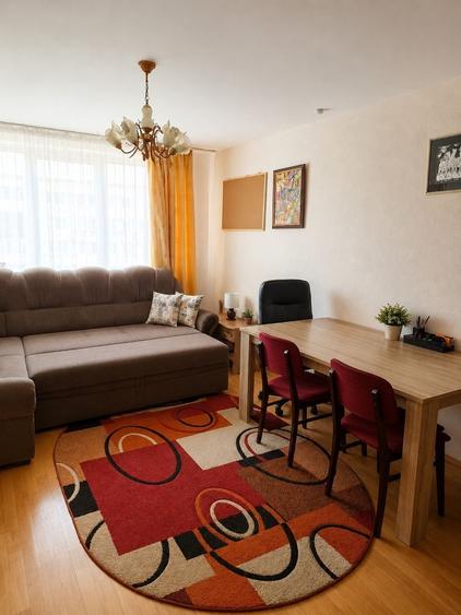 Apartament cu 3 camere decomandat în Cornișa