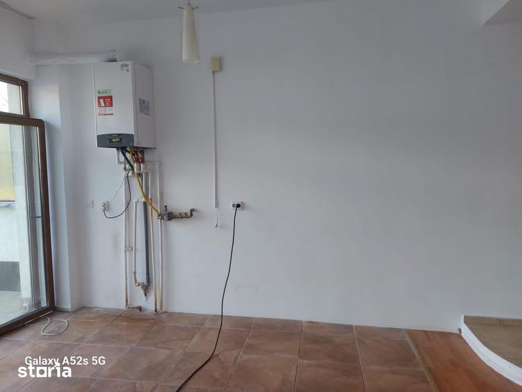 Casă cu 5 camere cu Teren 120 Mp în Bucureștii Noi