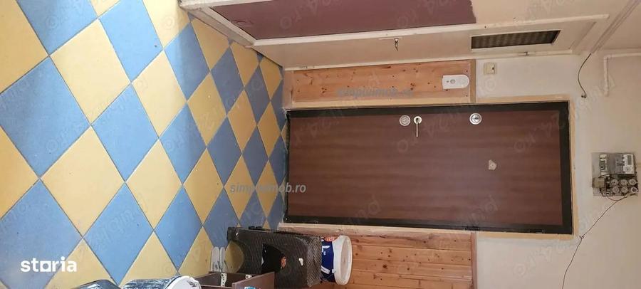 Apartament cu 3 camere semidecomandat în Giurgiului