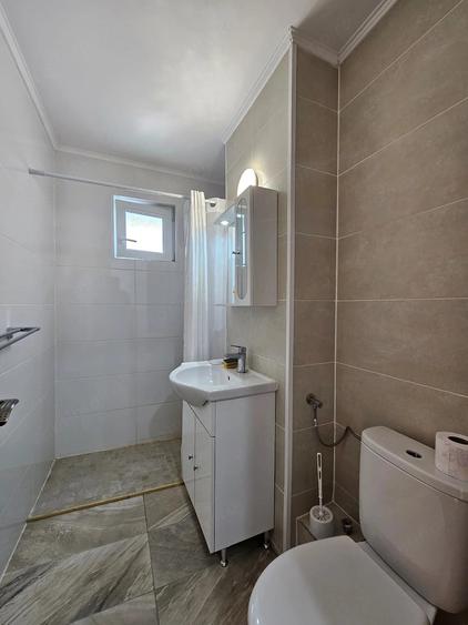 Apartament cu 2 camere semidecomandat în Zamfirescu