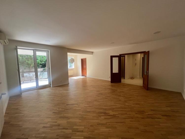 Apartament cu 3 camere decomandat în Herăstrău