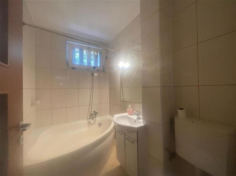 Apartament cu 3 camere semidecomandat în Ultracentral