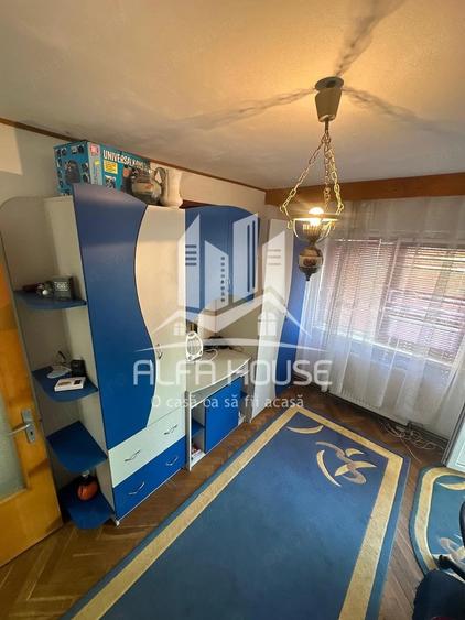 Apartament cu 4 camere decomandat în Govândari