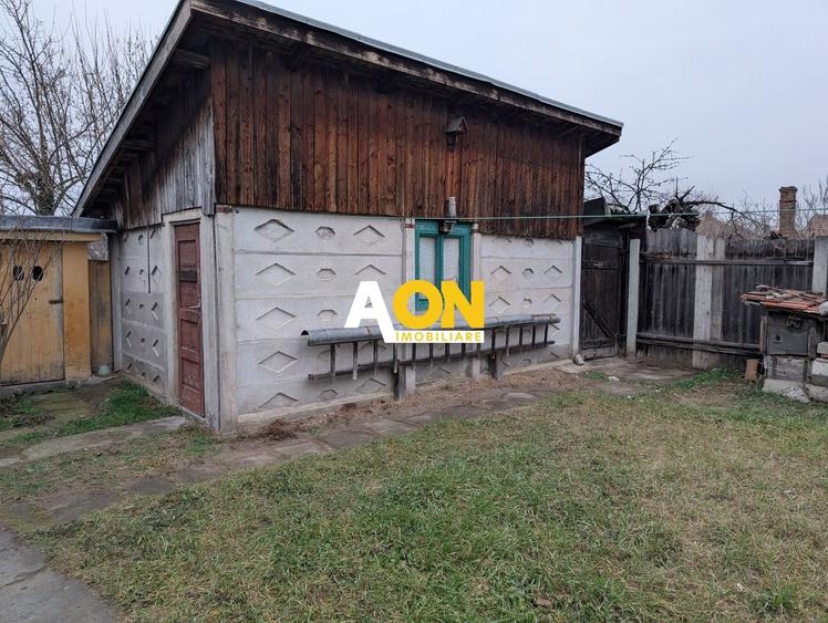 Casă individuală cu 2 camere cu Canalizare în Central