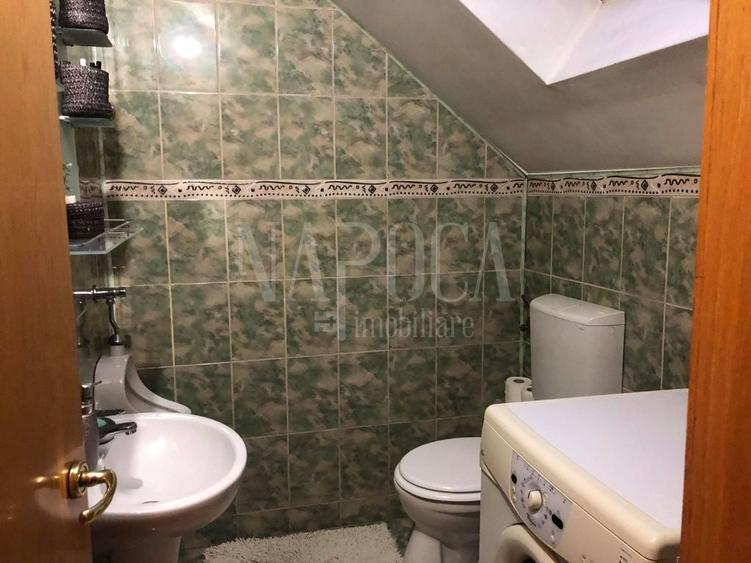 Casă individuală cu 8 camere cu Canalizare în Central