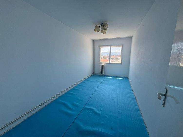 Apartament cu 4 camere decomandat în Vasile Aaron