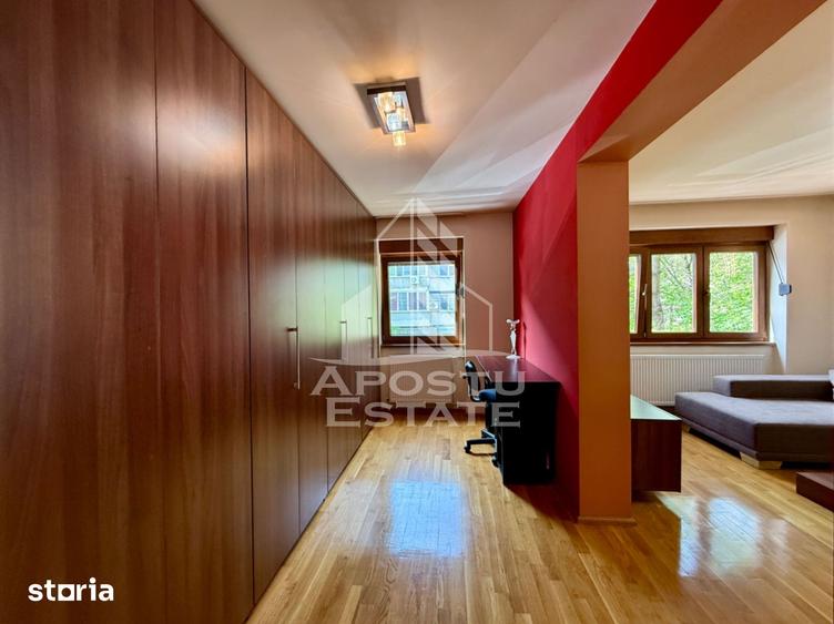 Apartament cu 4 camere decomandat, mobilat în Medicină