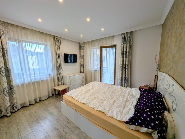 Duplex cu 4 camere cu Canalizare în Florești
